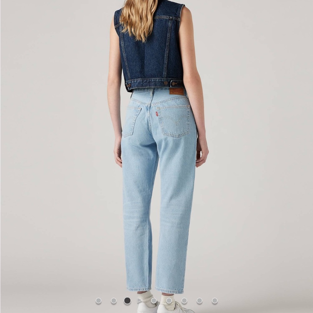 Levi’s original 501 Crop Jeans in light wash!